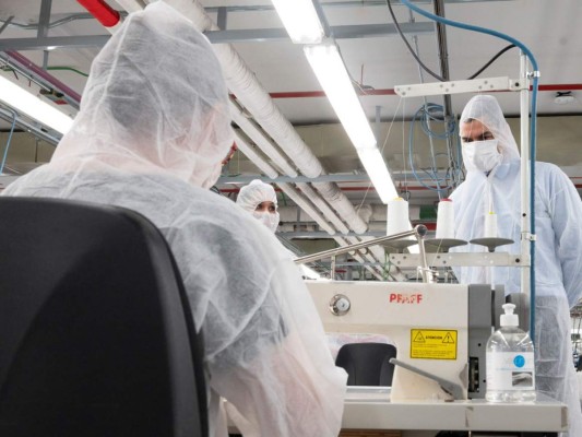 En imágenes: Españoles adaptándose a la realidad tras un mes encerrados