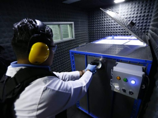 Así es por dentro el laboratorio de la Policía Científica y Criminalística en Honduras
