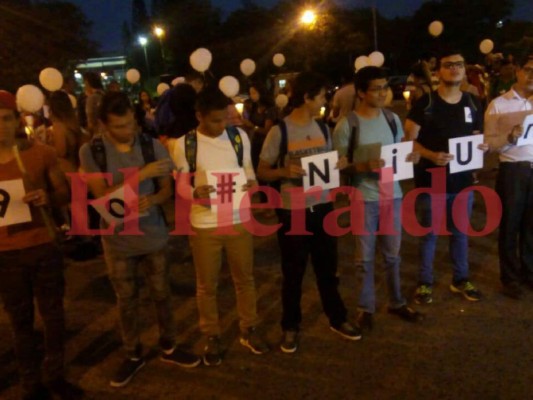 Emotivo homenaje a Silvia Vanessa Izaguirre, la estudiante asesinada en Trujillo