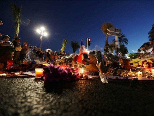 Mueren 84 personas en un atentado terrorista perpetrados por Estado Islámico en la ribiera fracesa