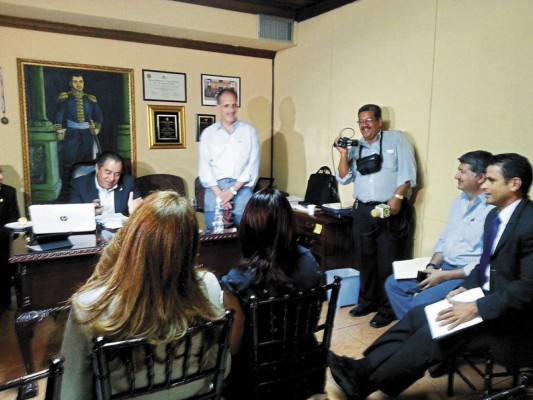 'El Trans 450 nadie lo detiene, las obras no están paralizadas”