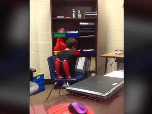EEUU: Idemnizan a niño que fue esposado