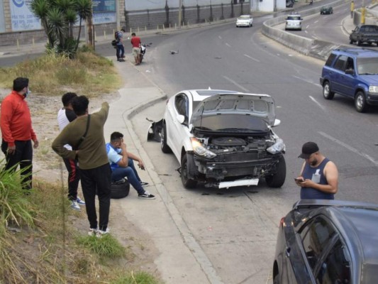 Varios heridos deja aparatosa colisión de cinco vehículos en bulevar capitalino