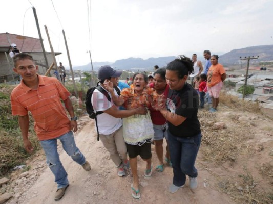 FOTOS: El dolor de las familias que lo perdieron todo en el voraz incendio en la colonia Dora de Asfura en la capital