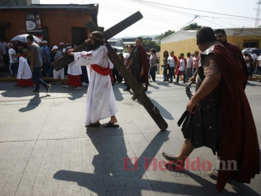 Las mejores imágenes de las dramatizaciones de los hondureños sobre el calvario que vivió Jesús