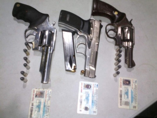 Detienen a tres sujetos por portación ilegal de armas