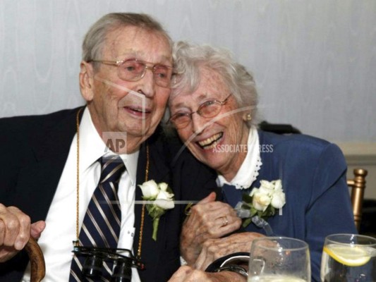 Pareja casada 78 años muere con dos días de diferencia