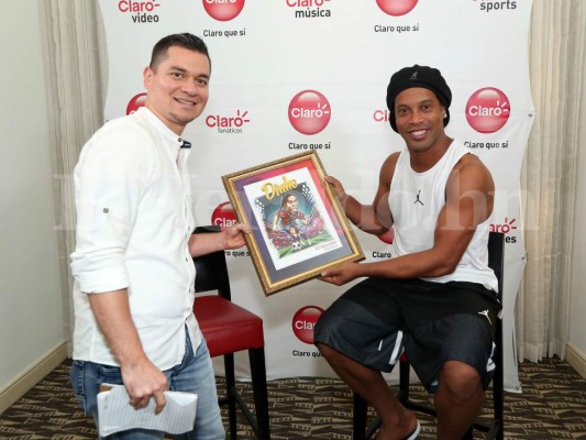 EL HERALDO obsequió una caricatura a Ronaldinho&nbsp;&nbsp;