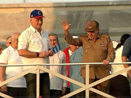 Apoyo a Raúl Castro y Díaz-Canel en el desfile del 1 de mayo en Cuba&nbsp;&nbsp;