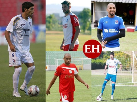 El Olimpia a lo largo de su historia se ha caracterizado por realizar grandes contrataciones, las cuales le han dado muy buenos resultados traducidos en títulos. Sin embargo, es importante mencionar que el club blanco también ha cometido algunos errores en la contratación de futbolistas extranjeros. Luego de la salida de Ezequiel 'Topo' Aguirre acompáñenos a ver a los futbolistas que pasaron sin pena ni gloria por el club blanco. Fotos: Archivo