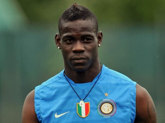 Mario Balotelli acusa de gritos racistas a la afición del Bastia