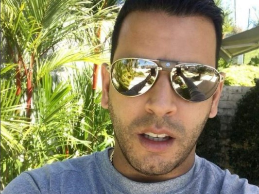 Tito El Bambino comparte foto sin nada de ropa