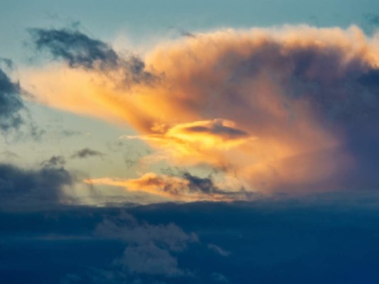 La fabulosa nube fue capturada por Erick Pech, mismo que compartió en sus redes sociales, sorprendido por lo que había visto. Foto: Canva.
