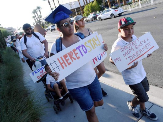 Papa Francisco desea que Donald Trump reconsidere la ley sobre los jóvenes