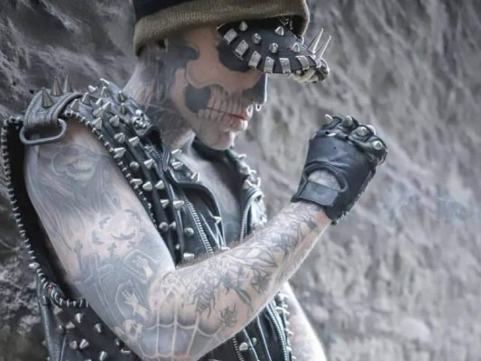 Así lucía Zombie Boy, el modelo y artista que tenía todo su cuerpo tatuado