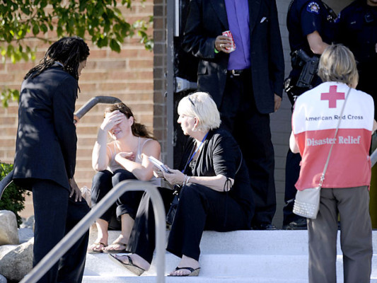 Al menos 12 muertos en tiroteo durante estreno de Batman