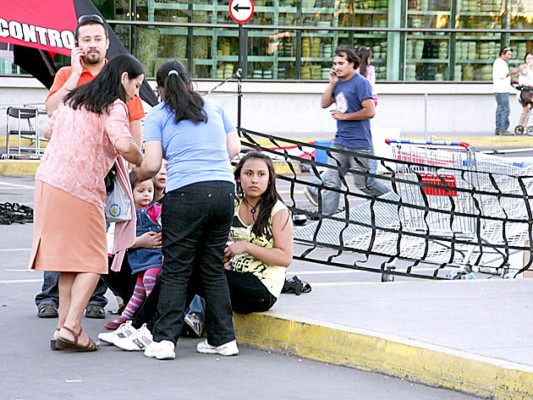 Sismo de 7.1 deja 14 heridos, 25,000 evacuados y un buen susto en Chile