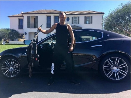 El exconvicto más guapo del mundo presume sus lujosas pertenencias
