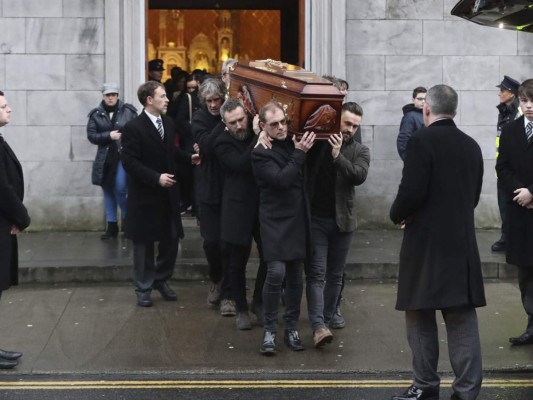 En Ballybricken realizaron funeral de Dolores O'Riordan, vocalista de The Cranberries