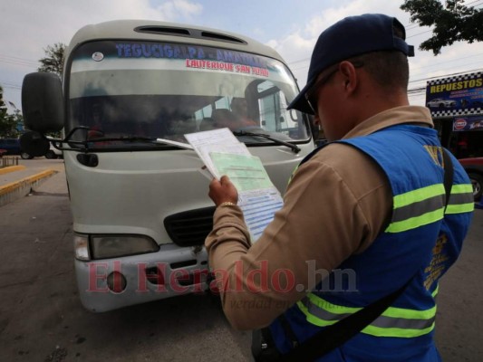 Así continua el éxodo de los veraneantes en la principales salidas de la capital de Honduras