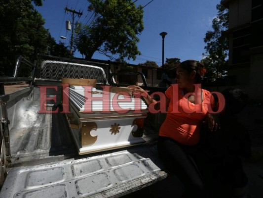 Lo matan, pero su hijo todavía no sabe nada; '¿para qué es la caja?', pregunta