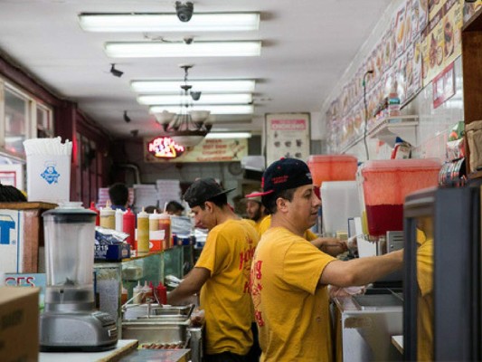 Tasa de desempleo entre latinos baja a nivel histórico en Estados Unidos