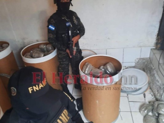Así fue el millonario decomiso de droga dentro de barriles en El Pedregal