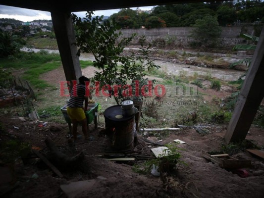 Pobladores de la colonias La Vega y Betania inician a evacuar por amenaza de Iota (Fotos)