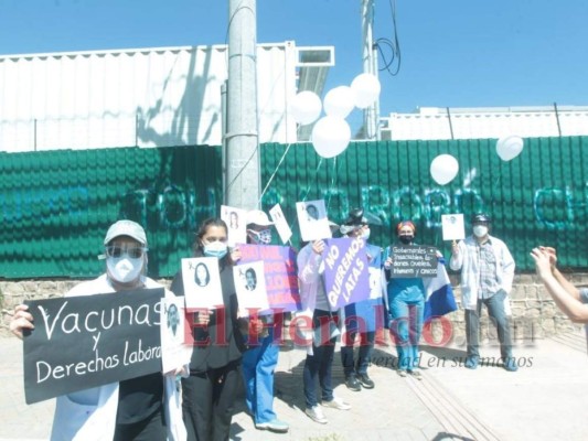 Médicos exigen implementos de bioseguridad, vacunas y mejoras laborales frente al covid-19