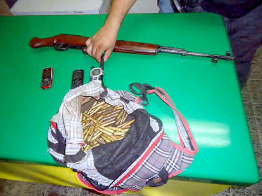 Cae presunto pandillero de la '18' con un fusil