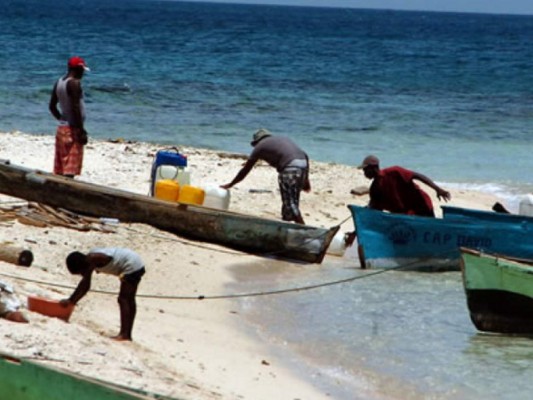 Misquitos exigen permisos de pesca para trabajar