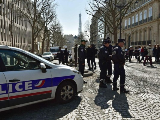 Una herida por la explosión de una carta bomba en la sede del FMI en París