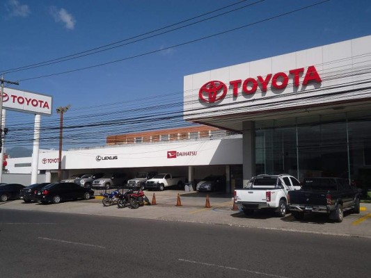 Clientes pueden adquirir carro nuevo en Corporación Flores