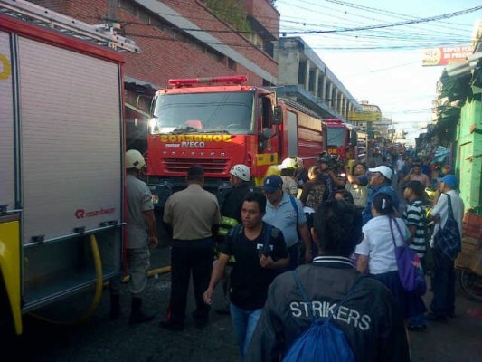 Comayagüela: Incendio consume 10 puestos en el mercado San Isidro