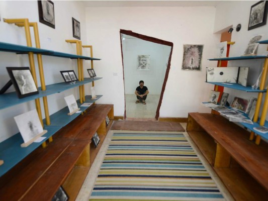 Francés Nicolás Guyot devela crueldad de la guerra en exposición en Honduras