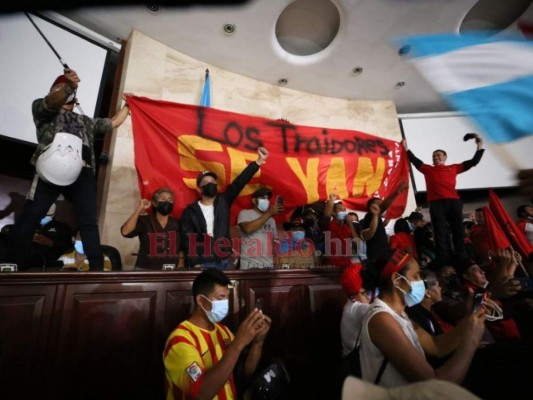 Algarabía en el Congreso tras llegada de Xiomara Castro para reconocer a Luis Redondo