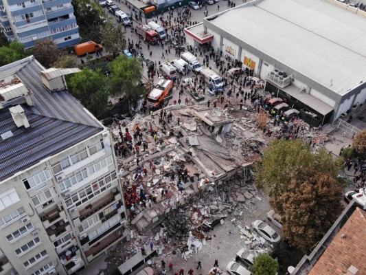 Colapso de edificios y gritos: videos del terremoto en Grecia y Turquía