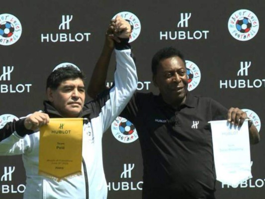 Pelé y Maradona se enfrentan en un partido en París a un día de la Eurocopa