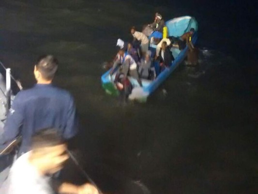 Fuerza Naval de Honduras rescata a 10 náufragos