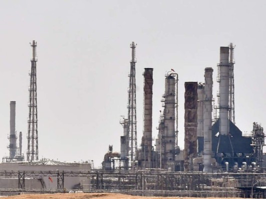 Disminuye producción en planta petrolera atacada en Arabia Saudita