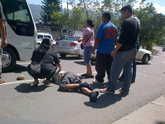 Conductor embiste a hombre en bulevar Los Próceres