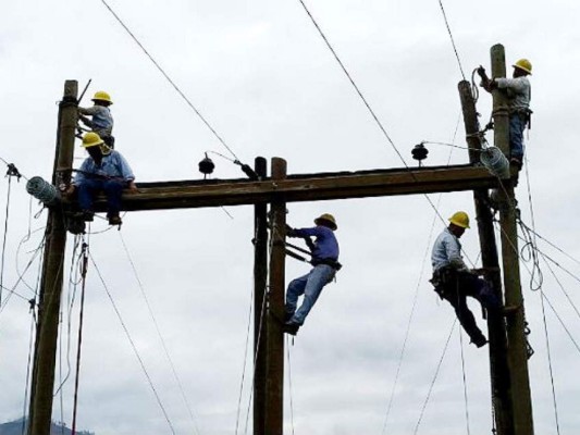 La interventora de la estatal eléctrica ha anunciado que todo el personal será sometido a evaluación.