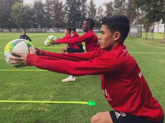 ¿Cuándo debutaría el hondureño Cristian Cálix en el Atlas de México?