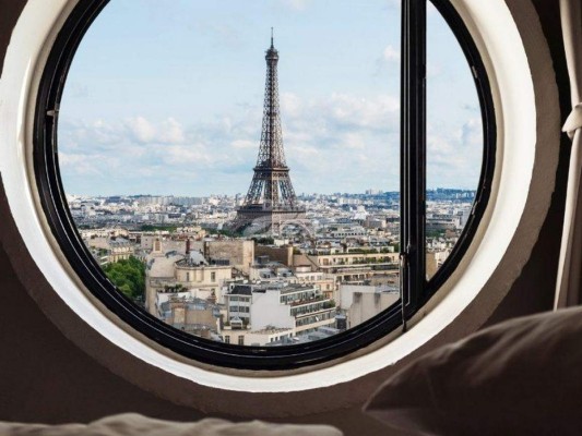 Joven tiene que pasar cuarentena en hotel cinco estrellas