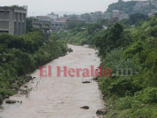 Lluvias causan estragos en la capital y seguirán hasta finales de octubre