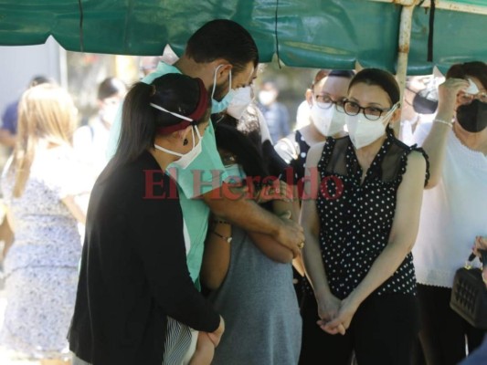 Entre lágrimas y pesar, dan último adiós al abogado hondureño Melvin Bonilla