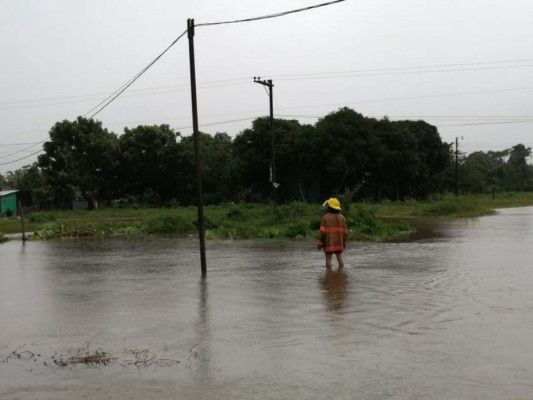 Huracán Eta perderá fuerza y se convertirá en tormenta tropical al atravesar Honduras