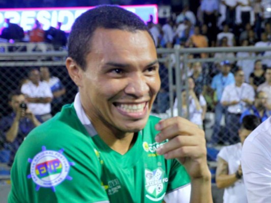 El Rambo de León promete 'jugar serio' en el Municipal Limeño de El Salvador