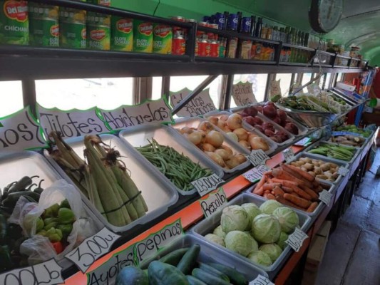 Las Chicas Roland cambian el baile y la música por ventas en Superbús