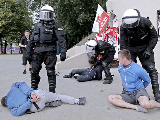 Incidentes violentos calentaron el Polonia-Rusia